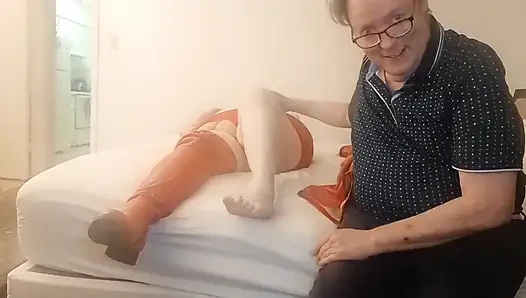 Für meinen fußfetisch-fan dankt mein freund, lotion und leckt Ind, lutscht meine zehen