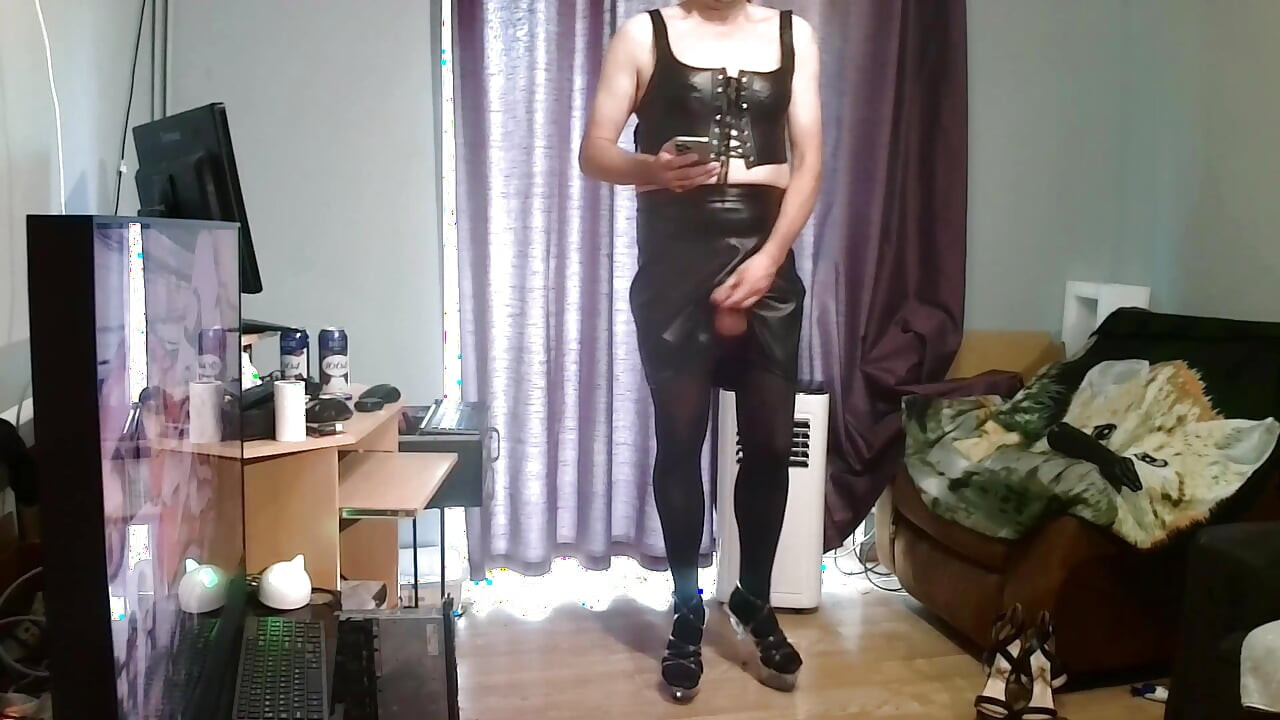 Maninboots Cumming with a Pulsating Anal Toy