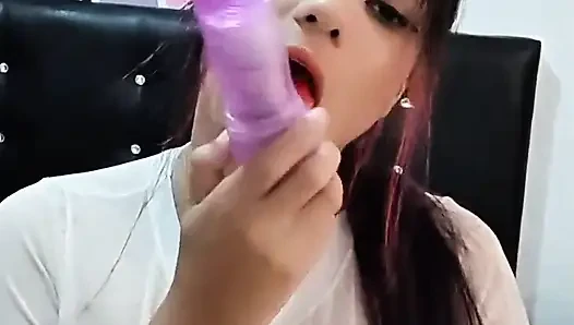 Pornodarstellerin gibt ihrem stiefvater einen tollen blowjob (echt selbstgedreht)