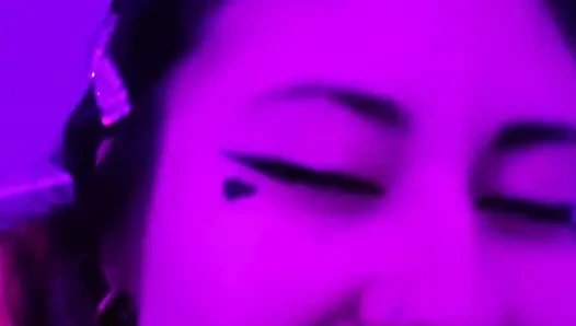 Güzel kız öğrenci Dherlydoll bana lezzetli bir gırtlağına kadar sakso çekiyor ve ağzına ıslak boşalma!