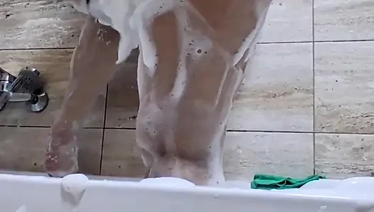 Istri pantat montok lagi mandi