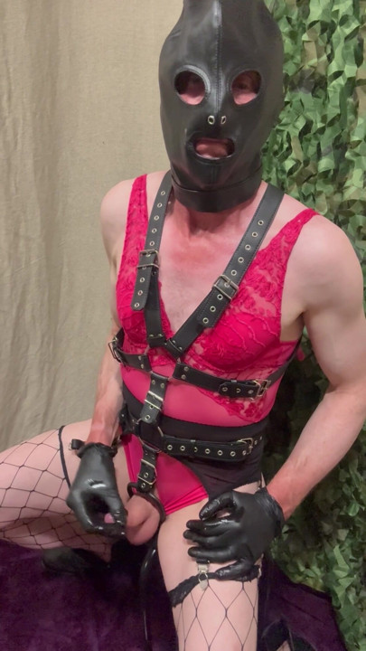 Pembe iç çamaşırlı mastürbasyon
