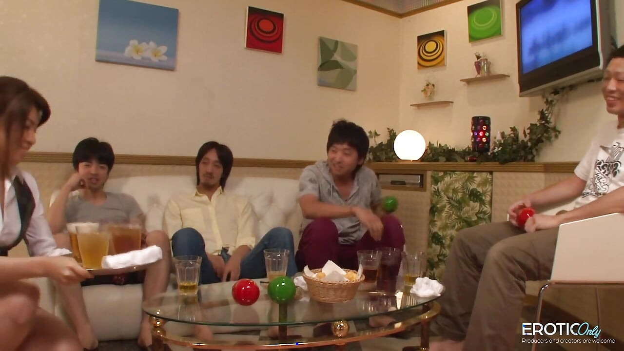 Японську зведену сестру відтрахав її зведений брат і його друзі!