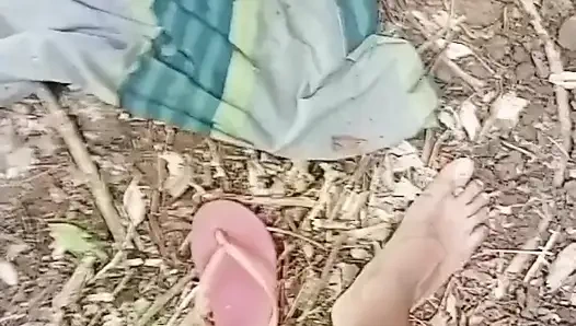 Жену Трахнули С Соседом, Пока Ее Муж Работает В Джунглях