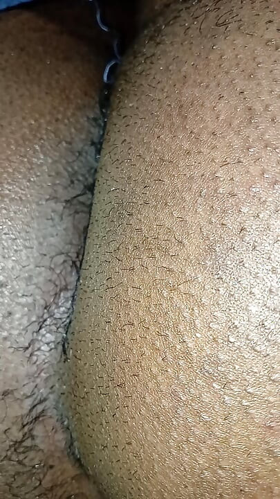 Mă pregătesc ca prietenul meu să vină să mă bată