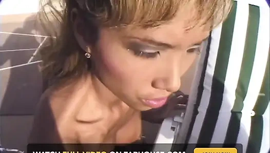 Video vintage kasorn elle dicrot di muka saat threesome di luar ruangan