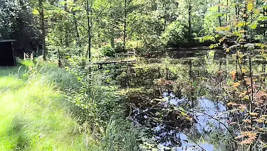 Schamlippen quälen auf dem Picnictisch