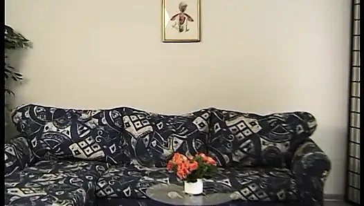 Ateşli kız yarağını sert sağıyor