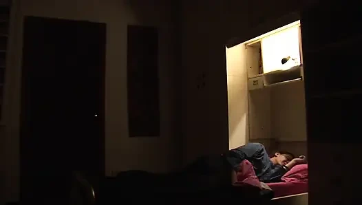 Мачеха с огромными сиськами хорошо обрабатывает член своего пасынки