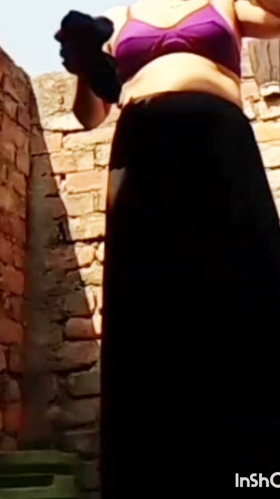 Hot desi teen sexy schoolgirl bathing.  She is taking a bath while massaging her breasts vigorously.  I am | Clip 1