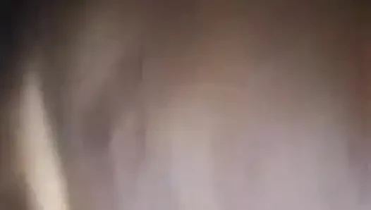 Amcığımla oynuyorum sulu düşüyor