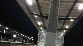 Travessa fetiche na estação de trem piscando