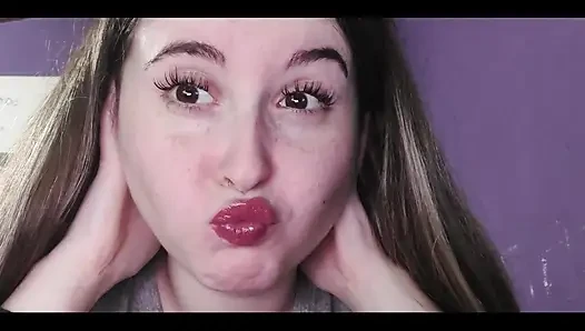 Rosa lippenstift vor dem verlassen des hauses