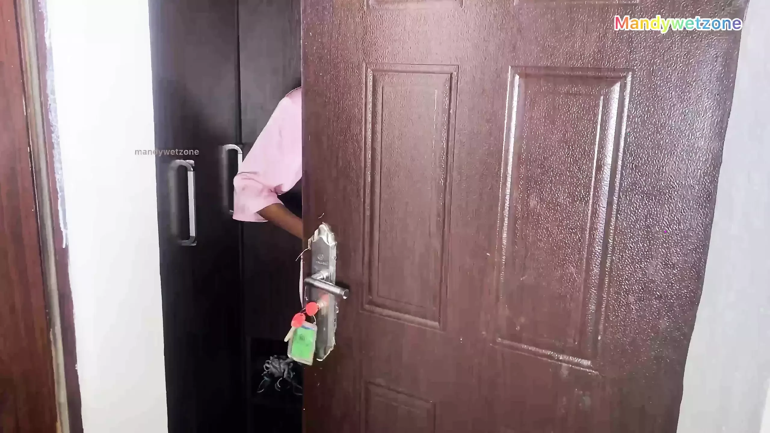 हमारी एस्टेट प्लंबर ने अपनी चूत को उसके लंबे समय से बहुत गहराई तक ड्रिल किया