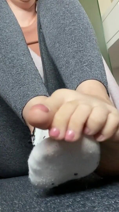 แกล้งเสียวด้วยถุงเท้าสกปรกและเท้าเหม็นๆ ของฉัน | คลิป 1