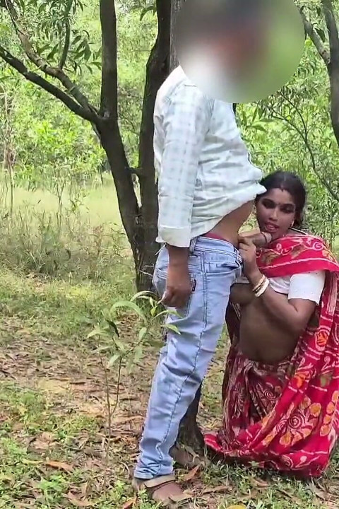 A Village Bhabhi Fucked by a College Student in Forest,sona Bhabhi First Time Outdoor Sex by Her Boyfriend