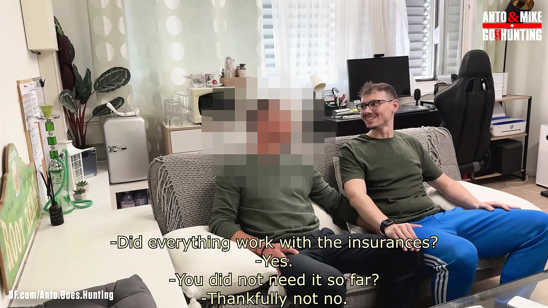 Brokerul heterosexual căsătorit este lins în cur de Mike și îl fute în față