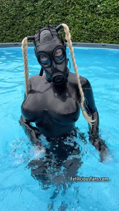 Happy gas mask Monday 💦