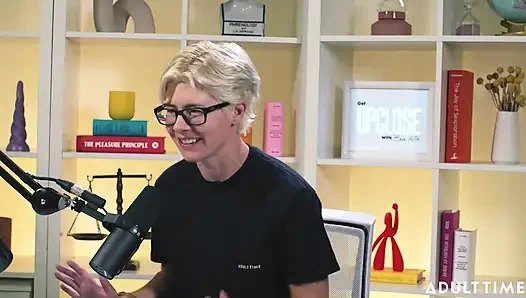 Khloe Kingsley kamerada fışkırtıyor ve kırmızı bayraklar | Adult Time Podcast