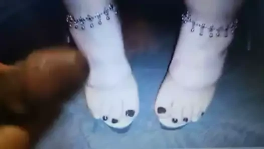 küçük hint delikanlı haraç ona olgun seksi ayaklar
