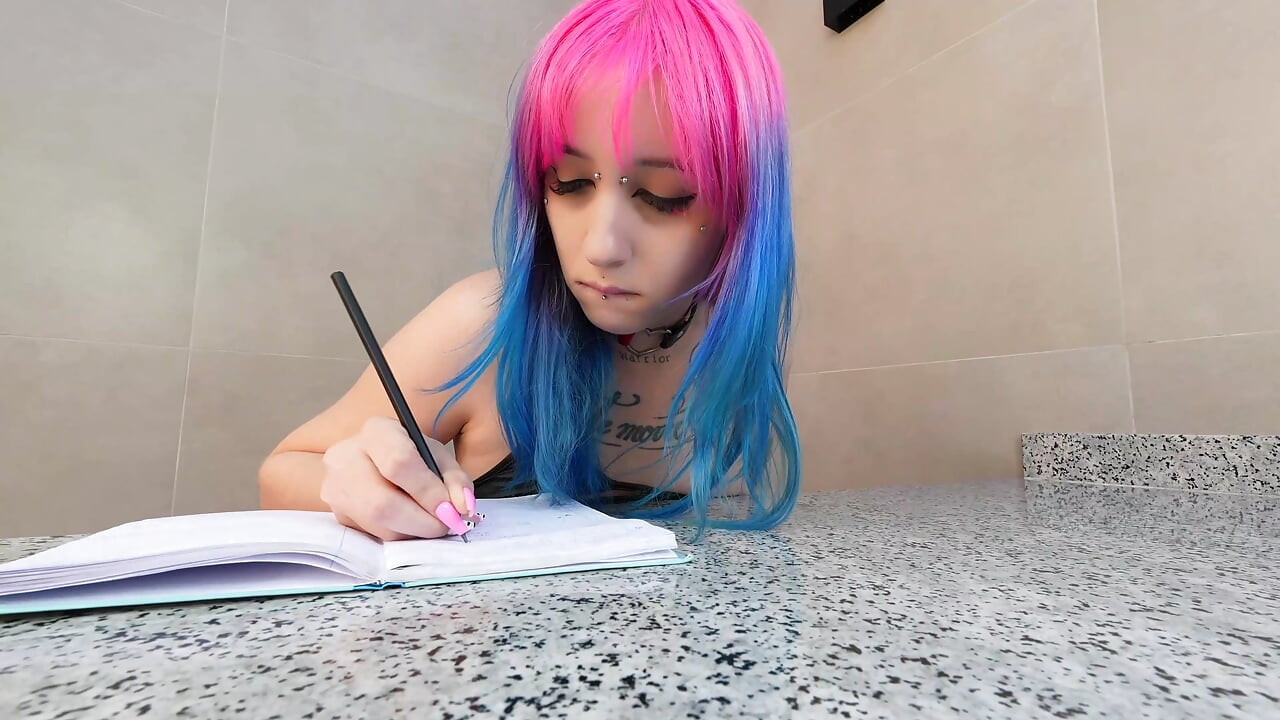 Solo Pee Girl Top and Sexy Girls and a Lot of Pee