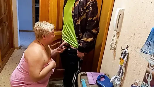 Doggystyle sex und blowjob zu einem kurier # 2