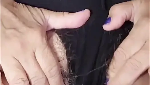 Büyük amcığımı parmaklıyorum ve okşuyorum çok iyi düşüyor