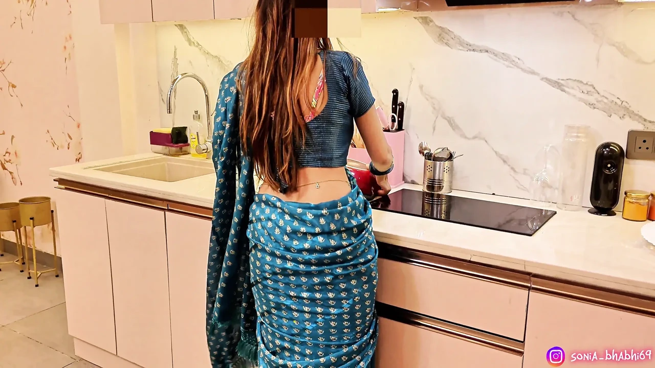 insta reel influencer landlord fuck hard by her own building plumber. in hindi