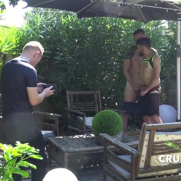 ビデオとマルコ・ラスク使用生によって公園で2人の男の子