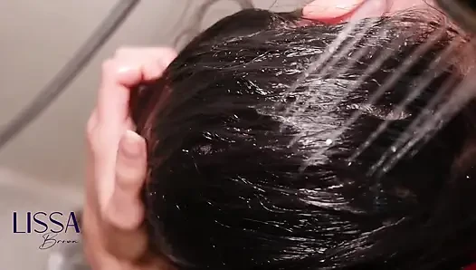 Haarwäsche, Conditioner und viel Schaum mit Lederhosen