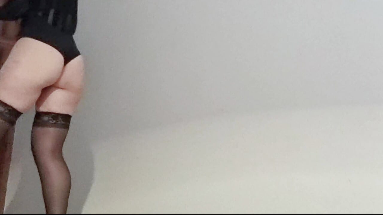 She sucks her neighbor's cock before going out for dinner with her husband.