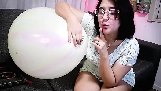 Transformieren Sie sie in einen marmorierten Ballon - blasen und reiten Sie nicht pop - Bunny Looner