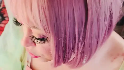 Güzel bir prenses, Tina Snua, chainsmokes 2 mantar sigarası - sarkan snap inhales sürüklenen duman