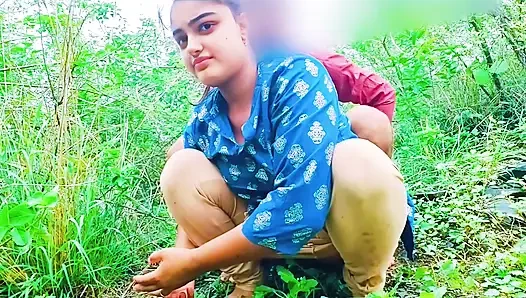 Video seks gadis desa india pertama kali ngentot memek sempitnya di hutan di luar ruangan, video xxx mms viral