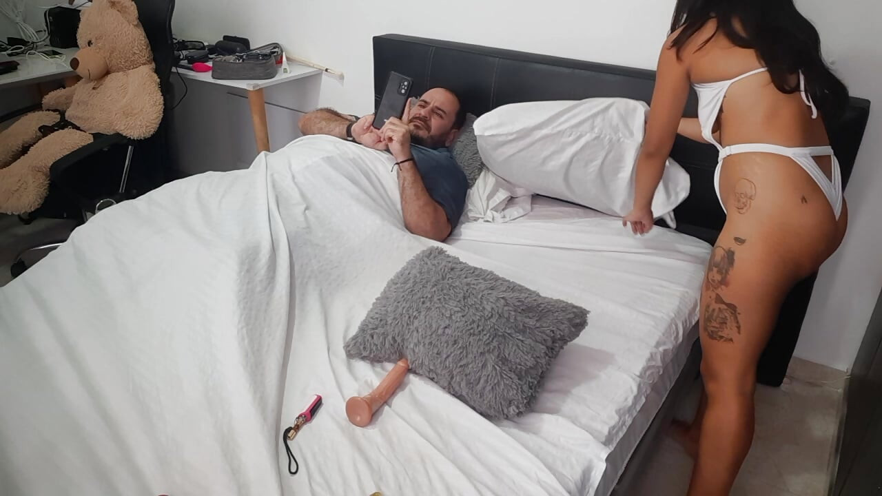 MOJA PRIJATELJICA DRKA SVOJU PIČKU PRED MUŽEM