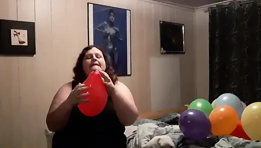 Aku akan muasin diriku sendiri pakai balon