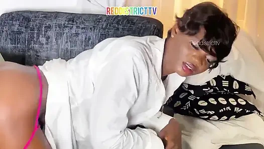 Tukang bersih-bersih hotel seksi ngentot kontolku sampai aku crot