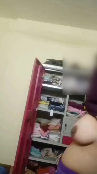 ジェイアミルフマムが巨大な巨乳を晒す