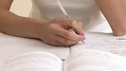 Nettes college-teen von typen mit großem schwanz gefickt