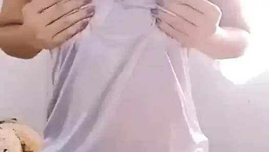 En sevdiğim oyuncakla oynuyorum
