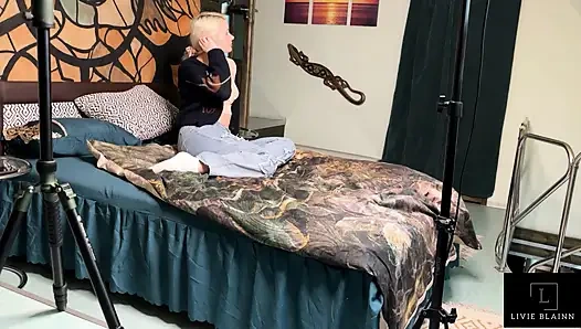 Мачеха показывает падчерице, как принимать хуй