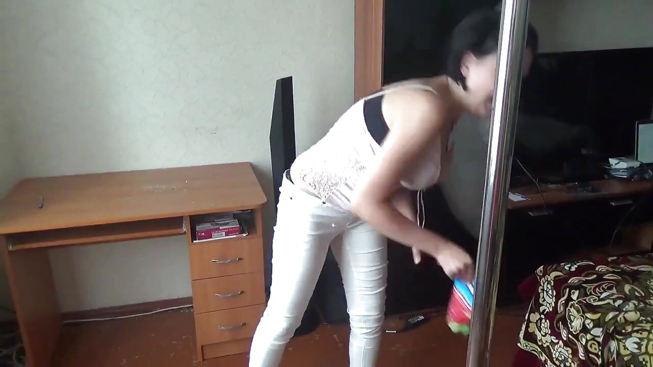 Dusche von ketchups und saucen, schmutziger fetisch - kate