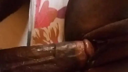 Memek sempit cewek kulit hitam dientot habis-habisan sama kontol raksasa pria kulit hitam sampai lubangnya menganga lebar