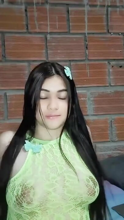 Yavaşça ve acele etmeden zevkimin her ayrıntısını dinle.