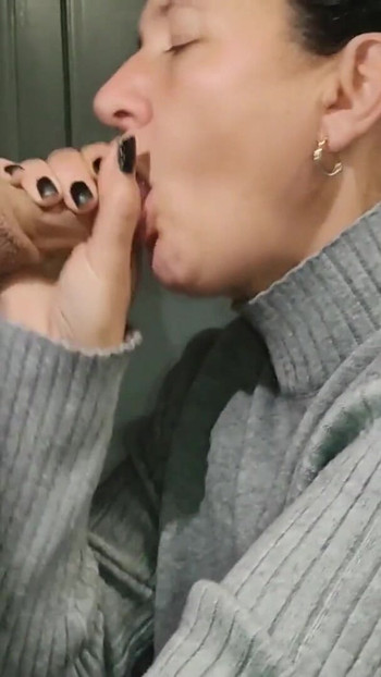 熟女人妻口交并口爆 | 短片 2