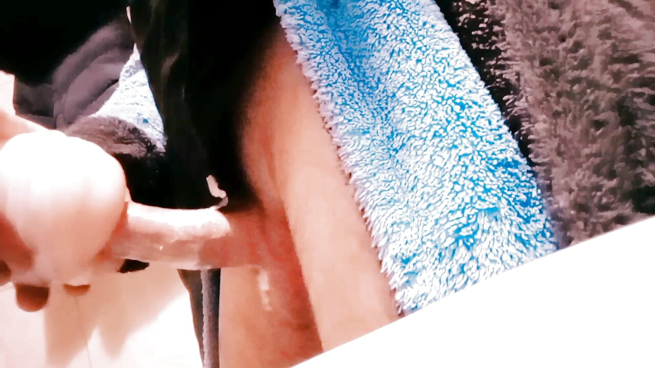 Esfregando cremoso no meu pau