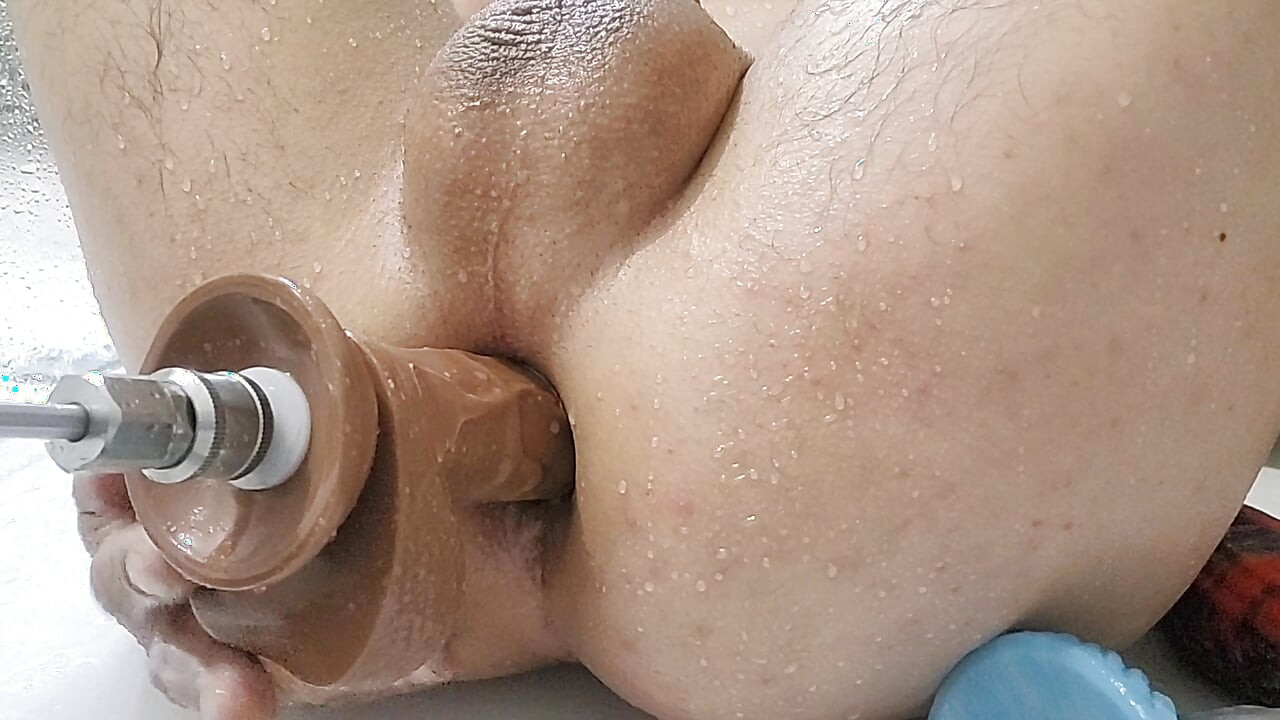 Play solo sous la douche anal gay fuckmachin
