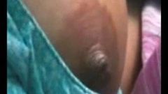 Indiska (tamil) hemmafru bröst