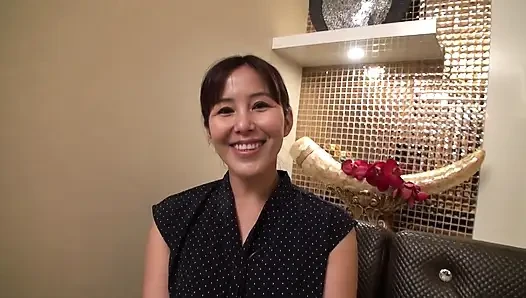 K-Cup супер молочная жена, Megumi, 42-летняя