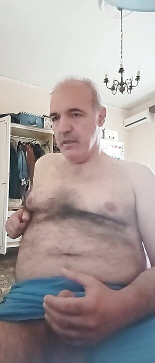 أنا نائب الرئيس أنظر إلى جسد فرانشيسكا الخلاسية!